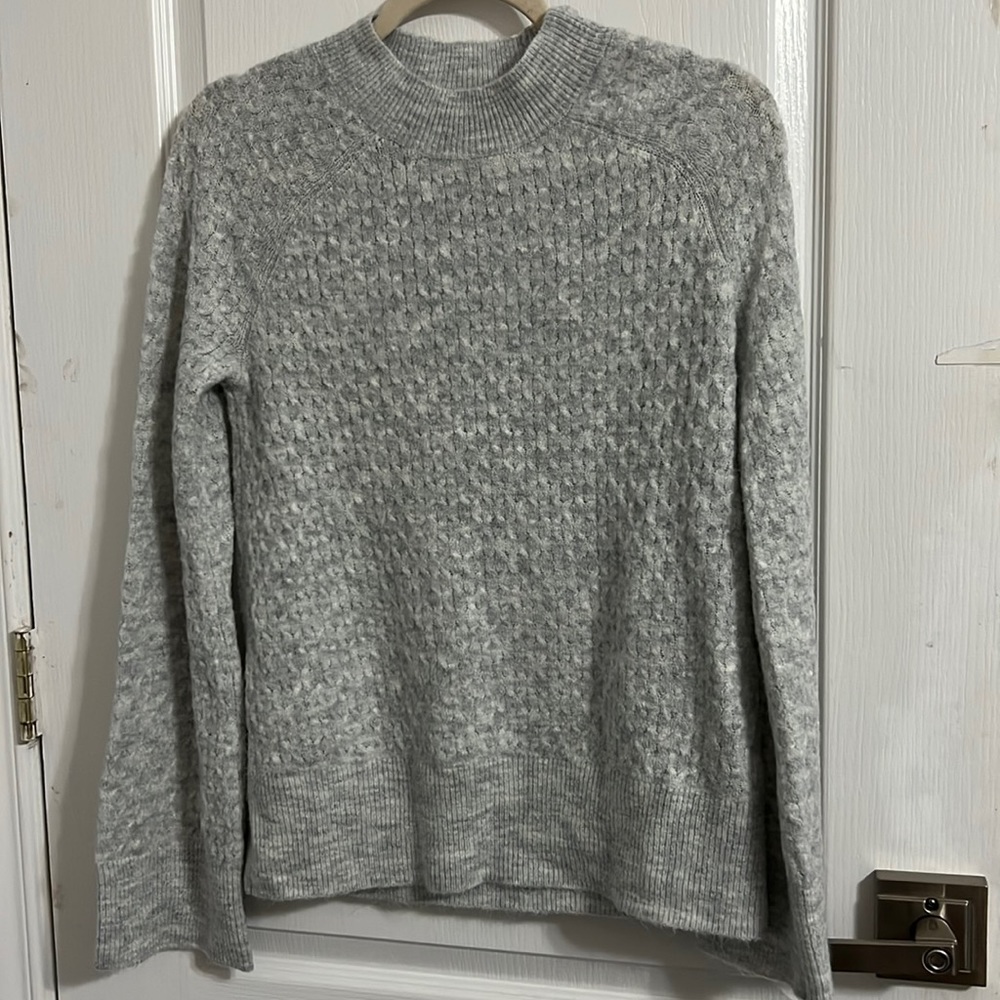 Loft gray textured sweater size XS